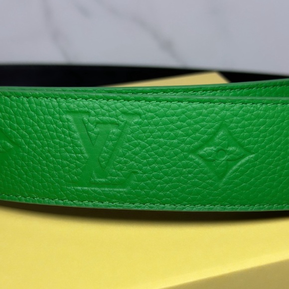 LV Shape Reversible Belt - Picture 5 of 5